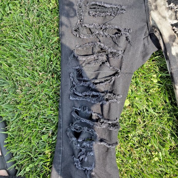 SOLD- black acide washed - Picture 3 of 7